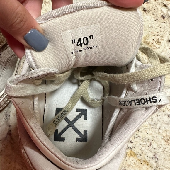 Off-White Floating Arrow Sneakers - Picture 3 of 7